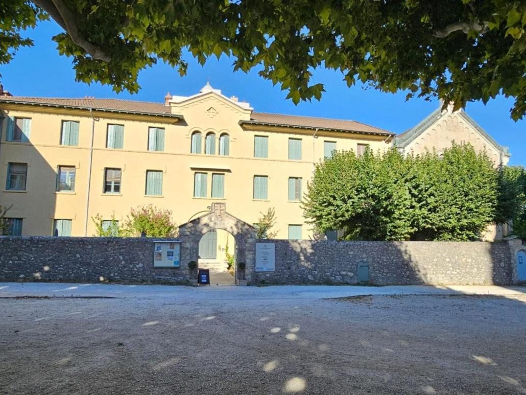 Gite D'Etape Et De Groupe Du Clos Saint Roch Viviers Dış mekan fotoğraf
